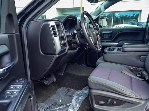 Used 2018 Chevrolet Silverado 1500 LT w/ LT Eassist Package AWD/4WD image 2