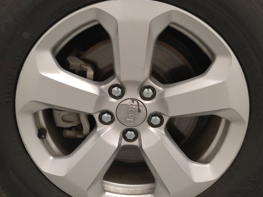 Used 2017 Jeep Compass Latitude FWD image 31