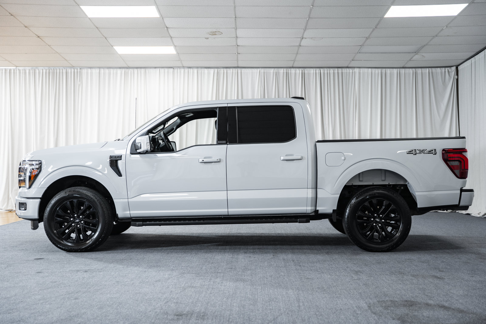 Used 2025 Ford F150 Lariat w/ Equipment Group 501A Mid AWD/4WD image 5