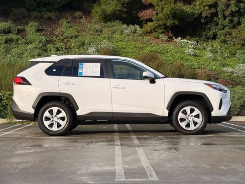 Used 2025 Toyota RAV4 LE image 9