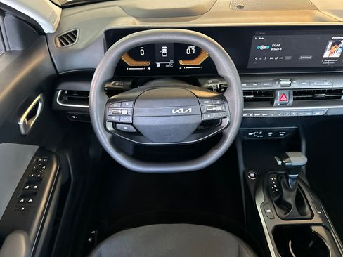 Used 2025 Kia K4 FWD image 15