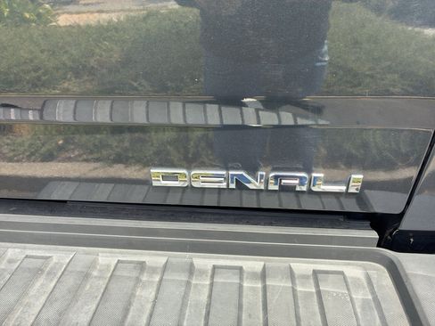 Used 2018 GMC Sierra 2500 Denali w/ Duramax Plus Package AWD/4WD image 9