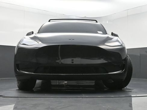 Used 2023 Tesla Model Y Long Range AWD/4WD image 25