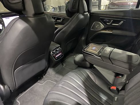 Used 2022 Mercedes-Benz EQS 580 4MATIC Sedan image 5