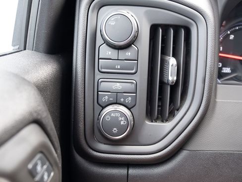 Used 2025 Chevrolet Silverado 2500 W/T AWD/4WD image 9