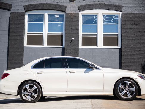 Used 2018 Mercedes-Benz E 300 4MATIC w/ Premium 2 Package image 6