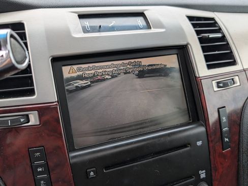 Used 2009 Cadillac Escalade AWD image 8