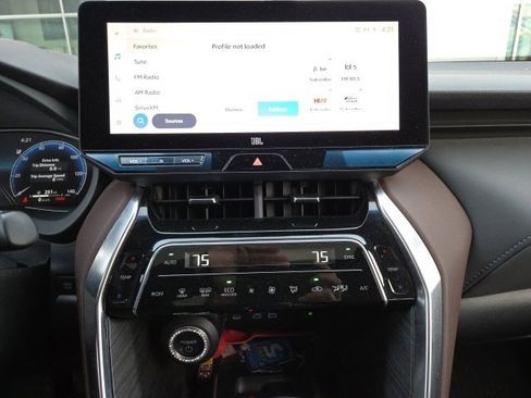 Used 2023 Toyota Venza Limited image 13