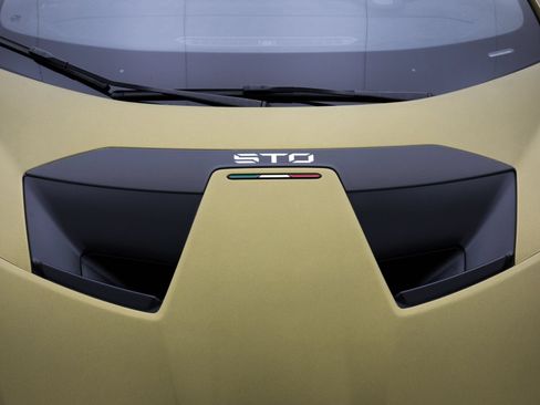 Used 2022 Lamborghini Huracan STO RWD image 48