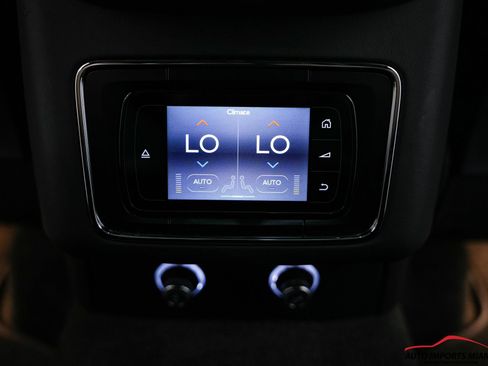 Used 2018 Bentley Bentayga image 65