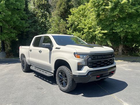 New 2026 Chevrolet Silverado 1500 Custom Trail Boss w/ LPO, Dark Essentials Package AWD/4WD image 2