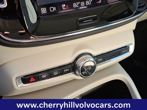 Certified 2023 Volvo XC40 B5 Ultimate w/ Protection Package Premier image 16