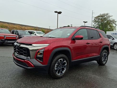 Used 2025 Chevrolet Equinox ACTIV w/ Safety and Technology Package FWD image 3