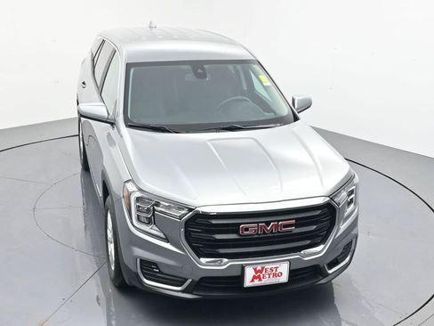 Used 2024 GMC Terrain SLE image 4