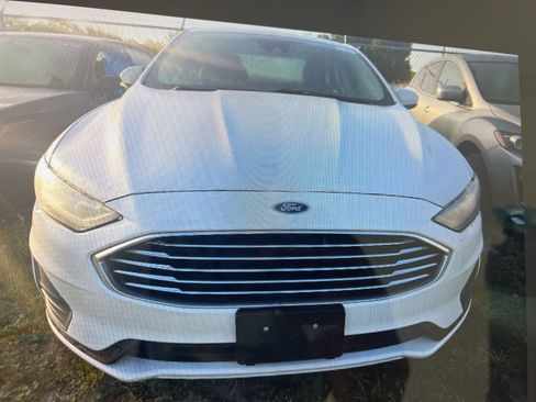 Used 2019 Ford Fusion SE FWD image 12