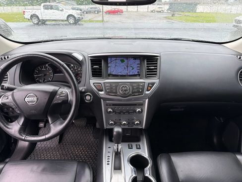 Used 2019 Nissan Pathfinder SL FWD image 10