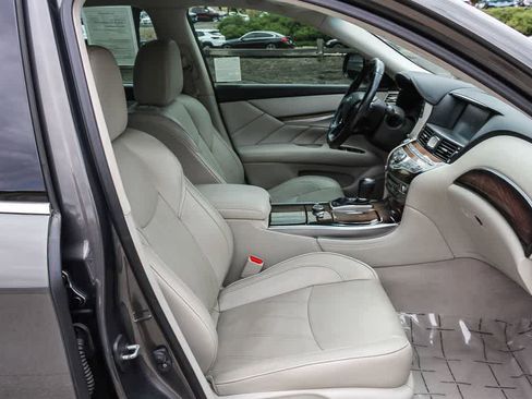 Used 2015 INFINITI Q70 L 3.7 w/ Deluxe Touring Package RWD image 18