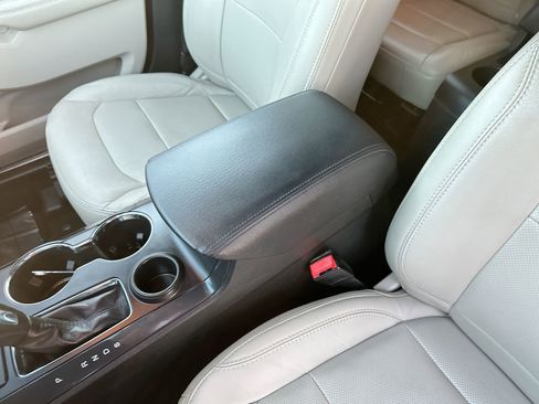 Used 2019 Ford Explorer Limited w/ Ford Safe & Smart Package image 21