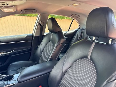 Used 2022 Toyota Camry SE FWD image 16