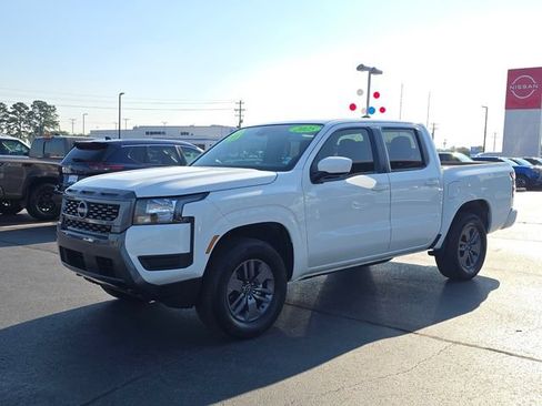 Used 2025 Nissan Frontier SV AWD/4WD image 7