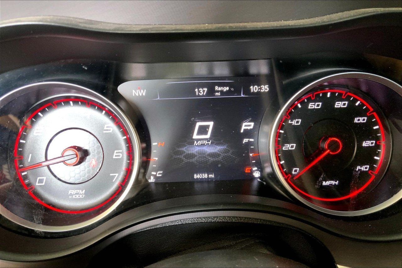 Used 2022 Dodge Charger SXT RWD image 16