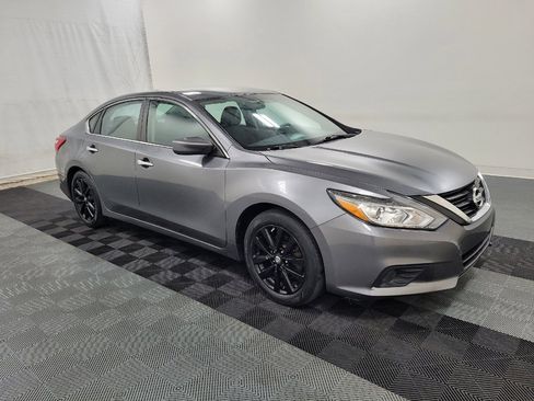 Used 2017 Nissan Altima 2.5 SV FWD image 11