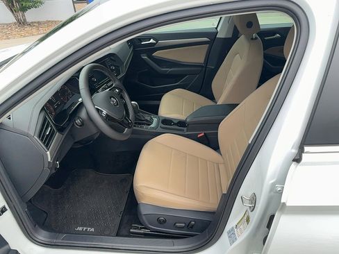 Used 2021 Volkswagen Jetta SE FWD image 12