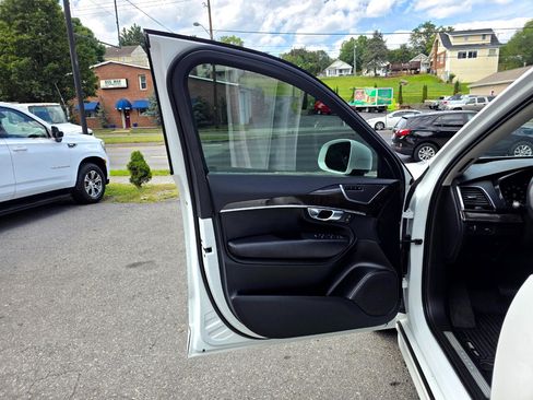 Used 2018 Volvo XC90 T5 Momentum w/ Convenience Package image 10