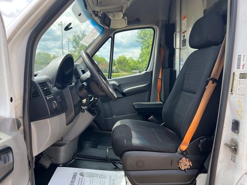 Used 2015 Mercedes-Benz Sprinter 2500 image 13