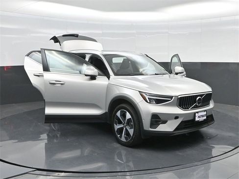 Used 2024 Volvo XC40 B5 Plus image 60