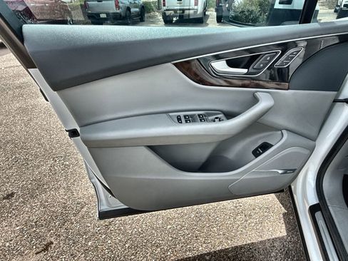 Used 2018 Audi Q7 3.0T Prestige w/ Prestige Package image 11