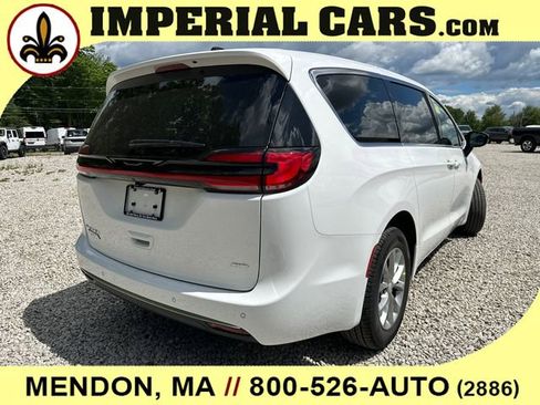 New 2027 Chrysler Pacifica Select AWD/4WD image 14