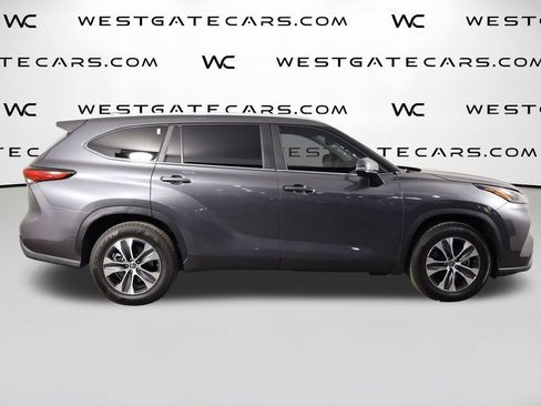 Used 2023 Toyota Highlander XLE FWD image 48