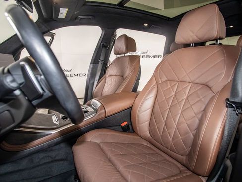 Used 2023 BMW X7 xDrive40i w/ M Sport Package image 14