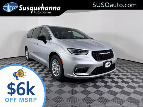 New 2026 Chrysler Pacifica Select image 1