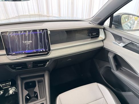 New 2026 Volkswagen Tiguan SE R-Line FWD image 28