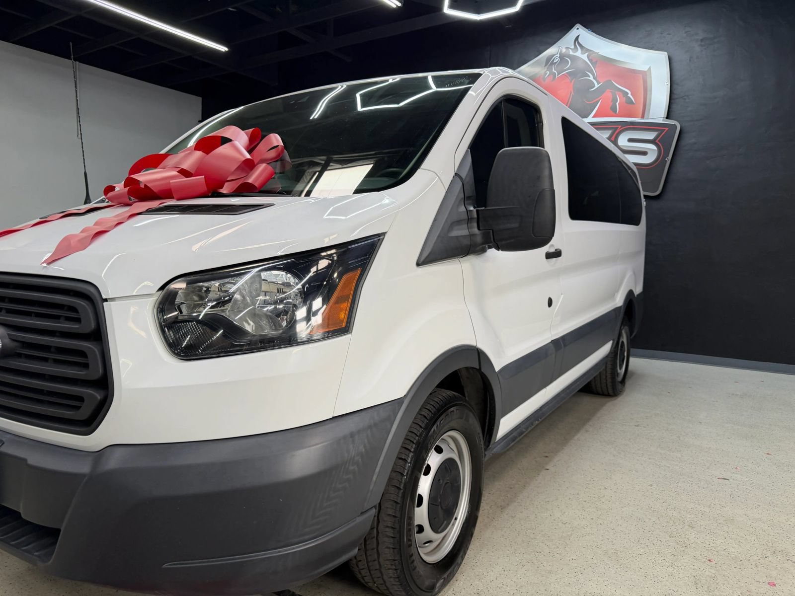 Used 2017 Ford Transit 150 XL RWD image 3