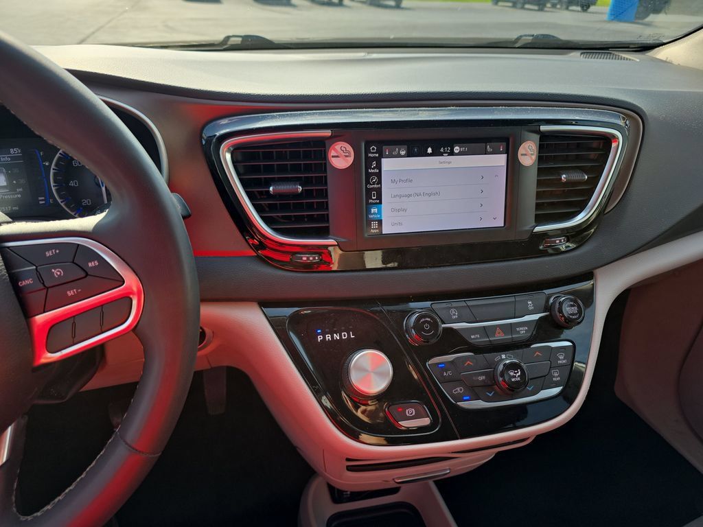 Used 2023 Chrysler Voyager LX FWD image 16