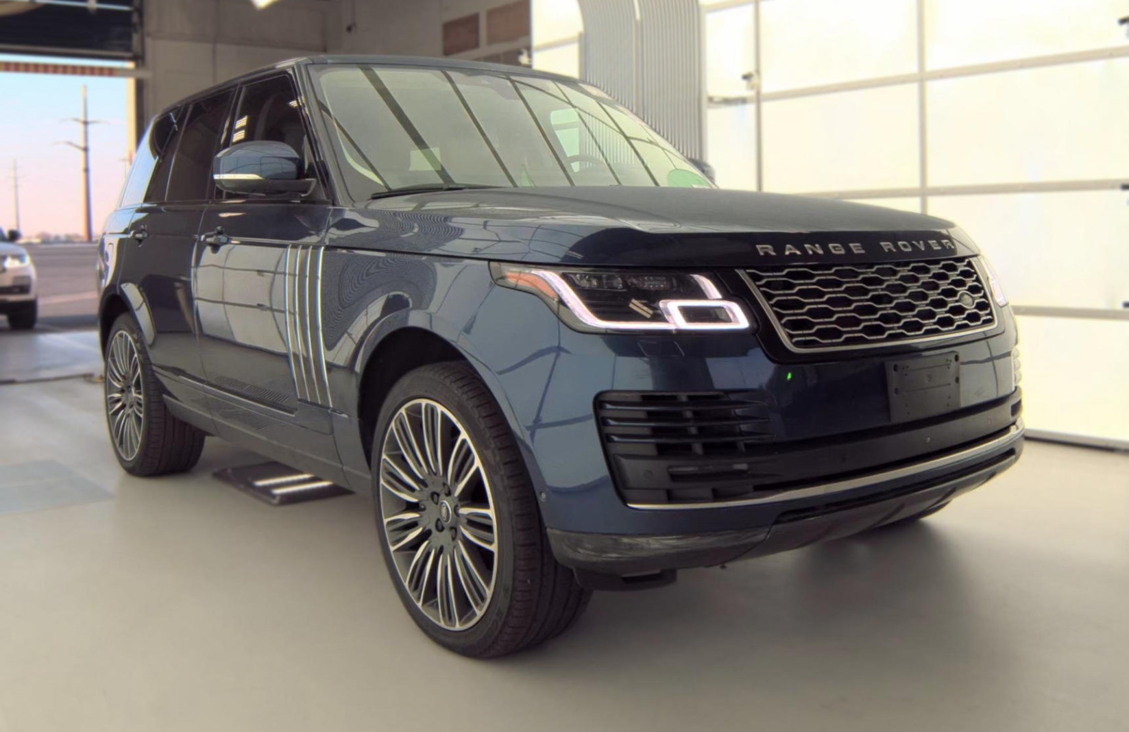 Used 2019 Land Rover Range Rover Supercharged AWD/4WD image 2