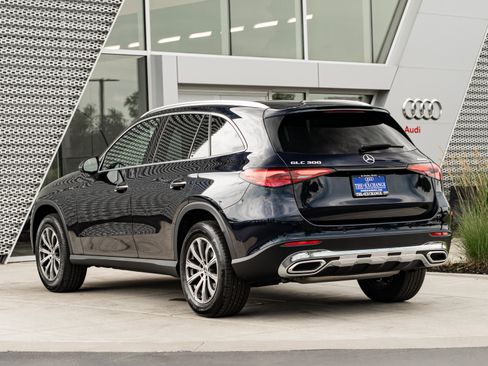 Used 2024 Mercedes-Benz GLC 300 4MATIC image 5