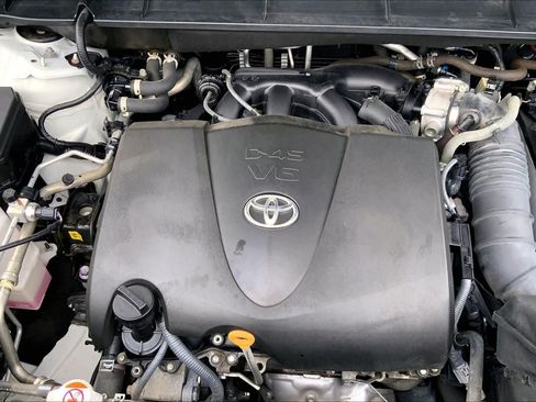 Used 2022 Toyota Highlander XLE FWD image 31