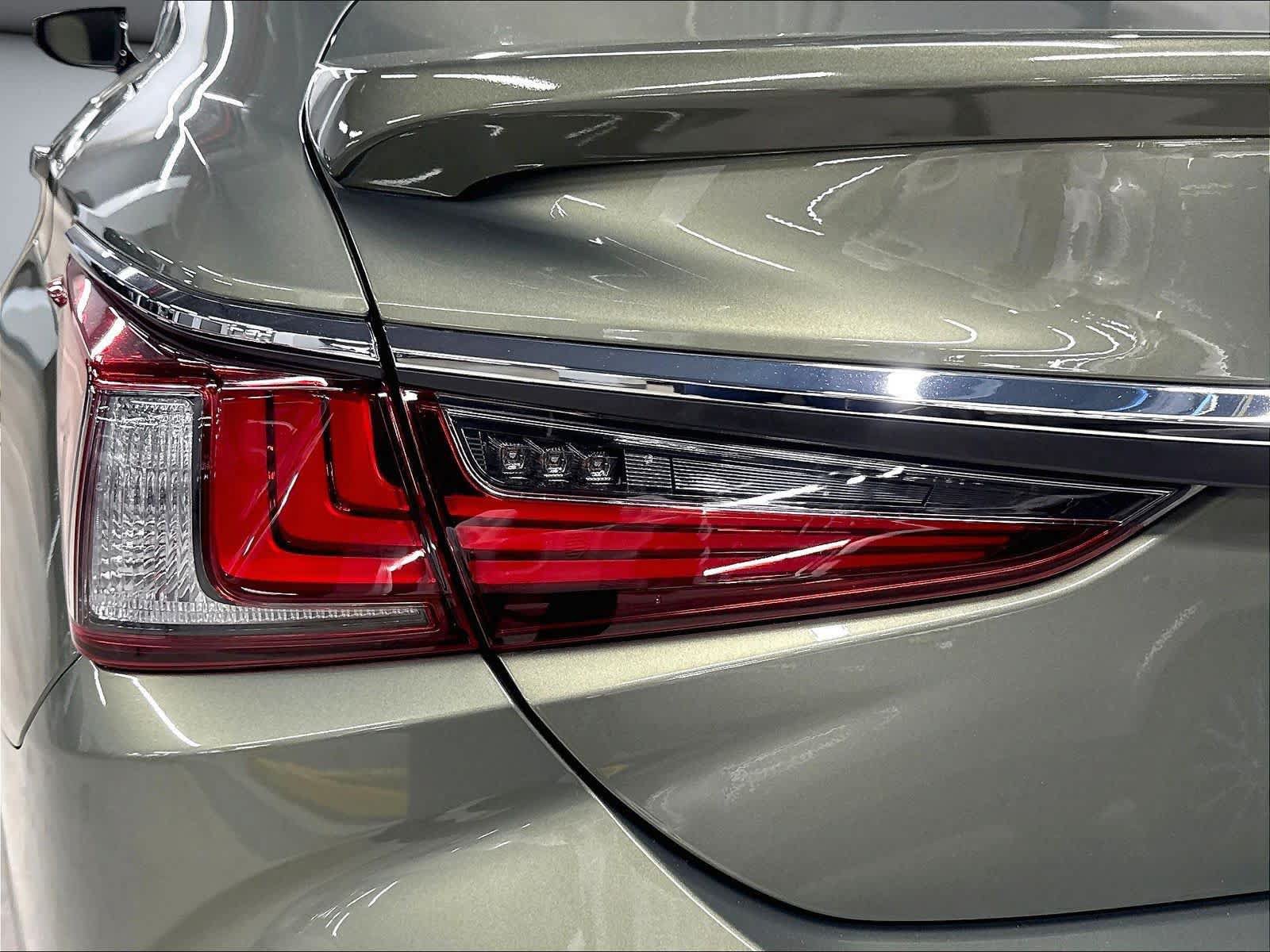 Used 2025 Lexus ES 350 w/ Premium Package FWD image 25