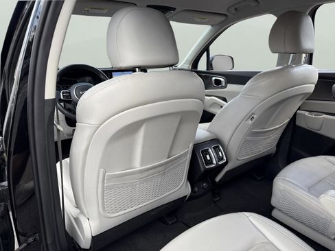 Used 2023 Kia Sorento EX image 21