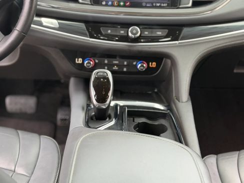 Used 2021 Buick Enclave Essence AWD/4WD image 34