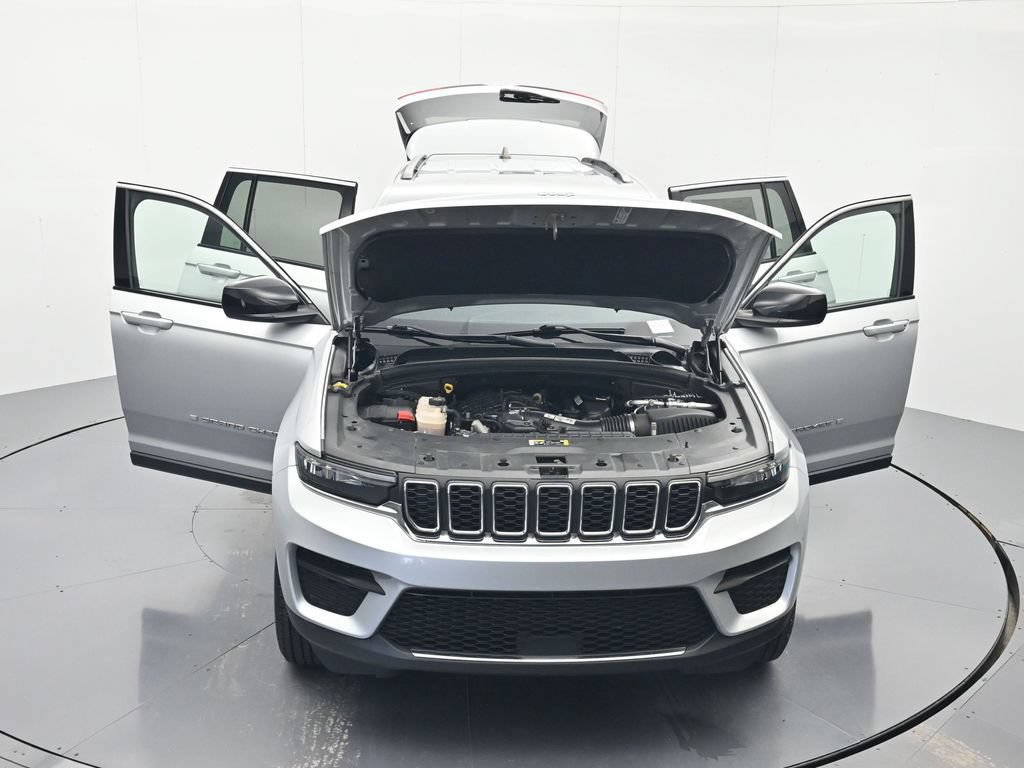 Used 2023 Jeep Grand Cherokee Laredo w/ Luxury Tech Group I AWD/4WD image 44