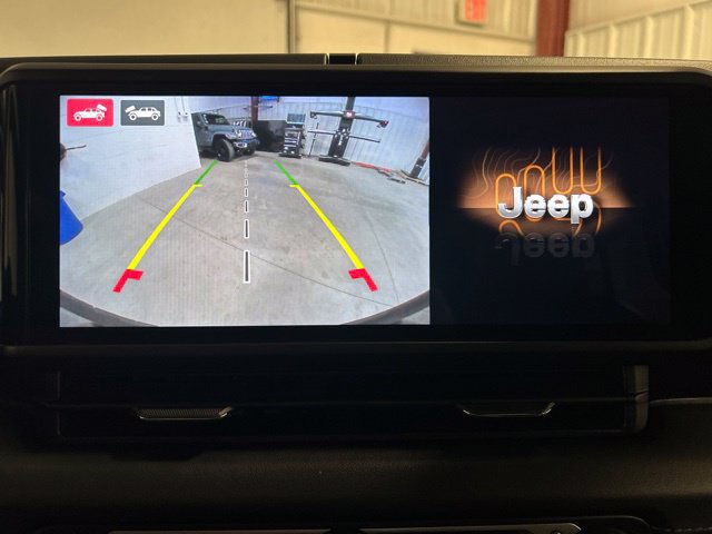 Used 2024 Jeep Wrangler Unlimited Sahara w/ Technology Group AWD/4WD image 32