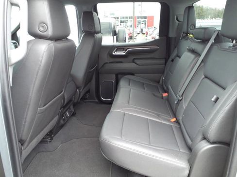 Used 2024 GMC Sierra 1500 SLT image 9