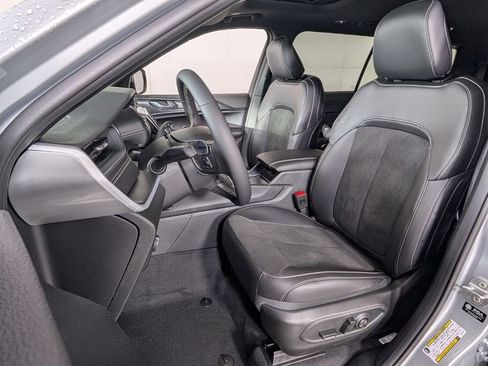 New 2025 Jeep Grand Cherokee L Altitude RWD image 5