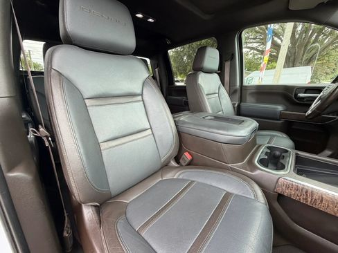 Used 2022 GMC Sierra 3500 Denali w/ Denali Ultimate Package AWD/4WD image 17