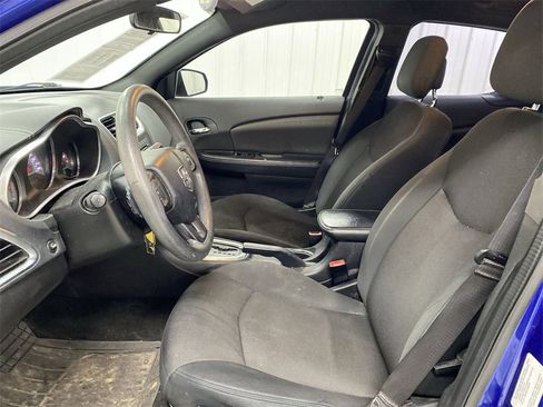 Used 2012 Dodge Avenger SE image 11